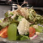 北海道焼肉 北うし - シャインマスカットとピュアホワイトのサラダ