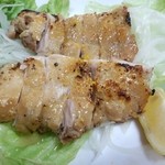 長兵衛 - 若鶏もも塩焼き★塩加減が絶妙でうまっ！