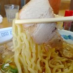 松食堂 - チャーシューの塩味がラーメンとベストマッチ