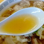 松食堂 - 豚骨と鶏ベースのスープ