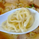 松食堂 - 曽我製麺の中太麺