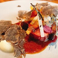 エスピス - 鴨肉にもトリュフをザックザック、惜しげもなくかけてくれる