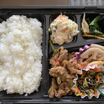 Vivo - 牛肉とピーマンの焼肉、何気に牛肉はレアかも鴨(〃ω〃)