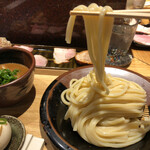 中華蕎麦 とみ田 - 麺リフト。