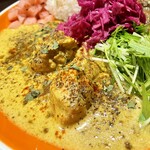 カリカリスパイス - あいがけカレーの「 ココナッツチキンカレー 」側