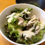 牛たん炭火焼 仁 盛岡分店 - 牛タンハム入り野菜サラダ