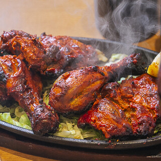 香噴噴的印度烤雞和蓋紗也很適合作為下酒菜