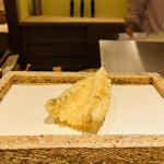 日本橋 蕎ノ字 - ☆きす（千葉・竹岡）。身が大きくふっくらして美味い。塩でひと口、残りは天つゆで頂く。