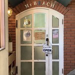 ビーチ食堂 Mr. BEACH - 入口(お店は2F)