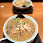 天外天 - 天外天ラーメン　ニンニクパウダーたっぷり