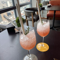 ザ タヴァン グリル＆ラウンジ - 