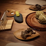 Fujiya 1935 - 原木舞茸・ピスタチオのマシュマロ・黄色い紙　
      ・気泡をたくさん含ませたトリュフのパン
       