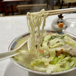 大鵬軒 - 麺はかなりの細麺。