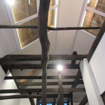 草庵 鍋島 - 見上げると太梁と舟底天井