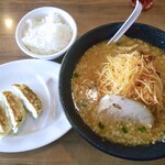 らーめん 梵天 今市店 - 辛ネギ味噌らーめん（平打麺）＆ 餃子セット