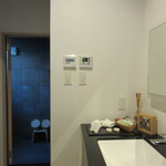 草庵 鍋島 - バスルーム横の空間にもう一つ洗面空間