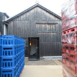 草庵 鍋島 - 工場のある蔵のギャラリーへ