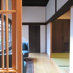 草庵 鍋島 - 続きの畳間には、広い縁側