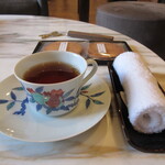 草庵 鍋島 - 今右衛門のカップで、無農薬紅茶