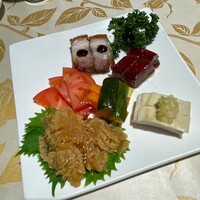 老香港酒家京都 - 特製香港風前菜五品の盛り合わせ〜皮付き豚、焼豚、蒸し鶏、海月、ピクルス