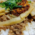 すき家 - 食べラー・メンマ牛丼弁当のアップ