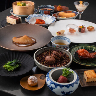 中華とフレンチが融合した独創的な料理の数々。