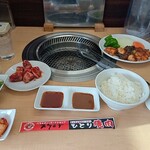Hitori Yakiniku - ホルモン定食とスタミナカルビ