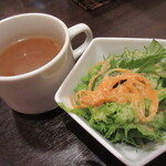 ジュイップ - ランチにセットのサラダとスープ