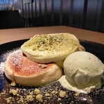 Kohagela - 料理写真:もう1枚パンケーキが乗ってるかのようなピスタチオクリーム。
