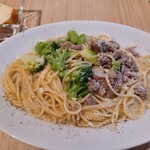 zampata - ソーセージとブロッコリーのパスタと絶品パン！