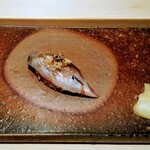 鮨 銀座 おのでら - 鰯は黒七味がアクセント