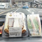 LAWSON - 料理写真:シャキシャキレタスサンドと
