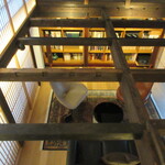 草庵 鍋島 - 上部は梁があり高い天井