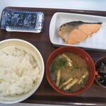 すき家 - 鮭朝食 400円(税込)(2022年1月5日撮影)