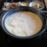 草庵 鍋島 - 佐賀の郷土料理、嬉野名物「温泉湯豆腐」