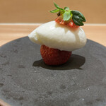 銀座 大石 - 苺となんかすっきりのシャーベット