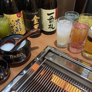 [Yakiniku (Grilled meat) Izakaya (Japanese-style bar)] with a wide selection of carefully prepared handmade dishes and alcoholic beverages