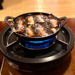 どぜう飯田屋 - ✽ 鍋を注文すると少量だが、ごぼうも入っています。