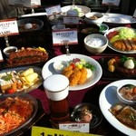 ビヤホールライオン 銀座七丁目店 - 外に飾られているメニュー