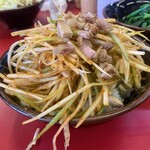豚骨醤油ラーメン 王道家 - ネギ丼（赤）