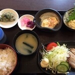 京都銀ゆば - 豚肩ロースの西京焼き定食とプレゼントの湯葉の刺身