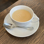 パティスリー・パリセヴェイユ - ミルクティーで〆。うーん、幸せ。