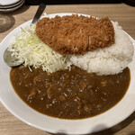 とんかつ檍のカレー屋 いっぺこっぺ - カツにカレーがかかってないタイプ