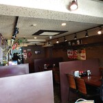 千里香 - 店内はそれ程には広くはない。