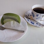アートカフェ 松屋 - 抹茶ケーキとホットコーヒー