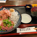 伊豆海鮮 どんぶりや - 駿河海鮮丼 1738円。