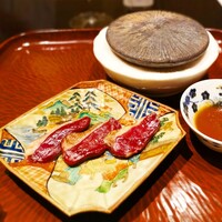 日本料理 晴山 - 鴨焼きのためにつくってもらった石。鴨絶品。