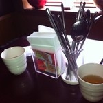 Korean Kitchen Kung - 韓食と言えば、このハシとスプーン。お茶はコーン茶が出ます。これが美味しいんです！