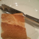 ビストロ ル・クレール - 【2012年12月追加フォト】オーソドックスなバケットですが、外がサクカリッとしていて中がふんわり。