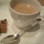 【2012年12月追加フォト】食後の飲み物と３種類の小菓子。